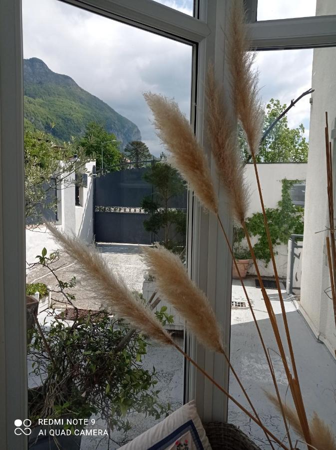 Villa Le Lac Cottage Au Bord Du Lac D'Annecy - Chambre Chez L'Habitant - Les Terrasses Du Lac Veyrier-du-Lac Buitenkant foto